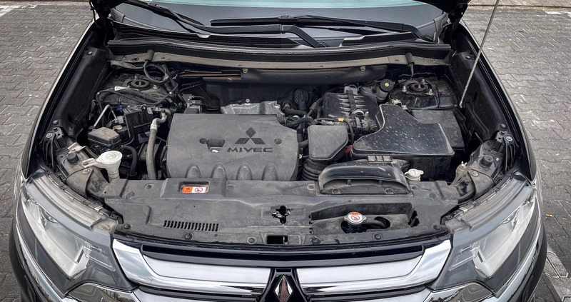 Mitsubishi Outlander cena 104550 przebieg: 54000, rok produkcji 2017 z Poznań małe 301